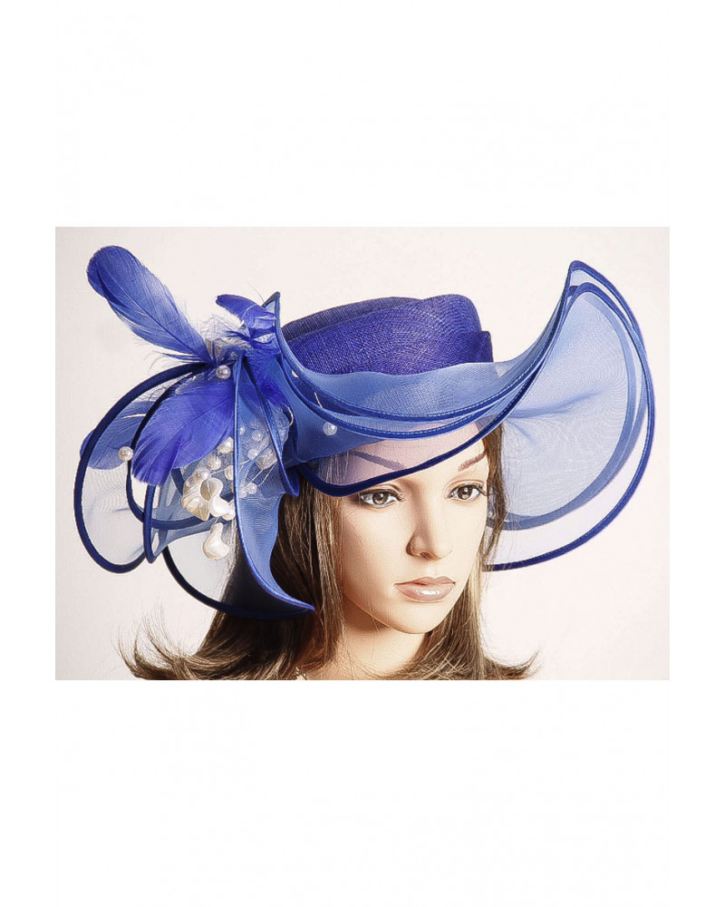 Chapeau de cérémonie grand format en sisal et perles coloris bleu roi