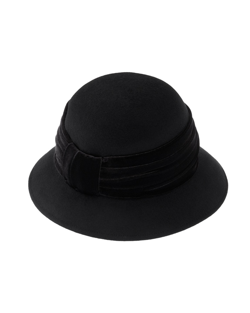 Chapeau rétro forme cloche en feutre coloris noir avec ruban velours