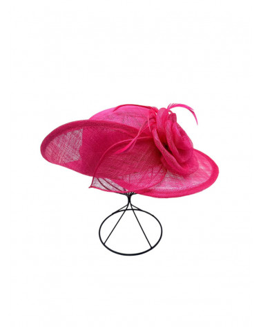 Chapeau de cérémonie en paille sisal coloris fuchsia avec décor fleurs