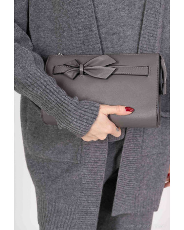 Pochette en cuir synthétique petit noeud ton sur ton gris