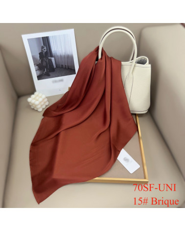 Foulard carré 70x70 au toucher soie uni coloris Brique - Chapo & Co