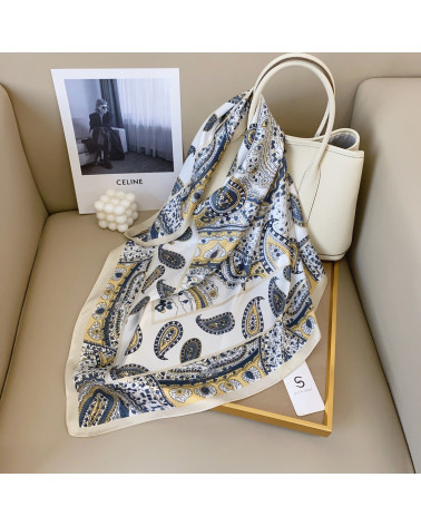 Petit carré 70x70 toucher soie coloris beige motif Paisley - Chapo & Co