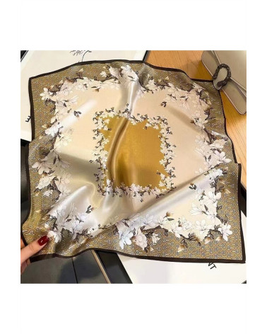 Petit carré 70x70 au toucher soie en polyester coloris champagne