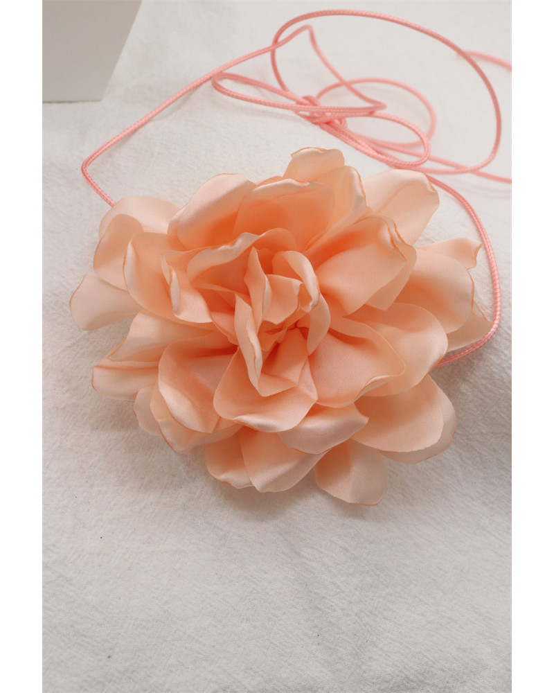Choker Fleur en Tissu saumon – Collier Ras-du-Cou Élégant et Romantique