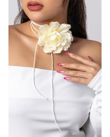 Choker Fleur en Tissu écru– Collier Ras-du-Cou Élégant et Romantique