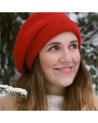 Béret tricoté type Basque en laine coloris bleu ciel – Chic et confortable pour l’hiver