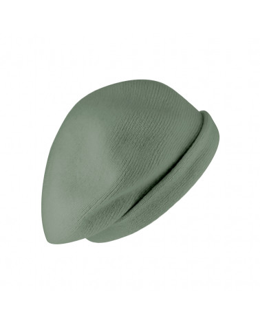 Béret tricoté type Basque en laine coloris vert clair – Chic et confortable pour l’hiver