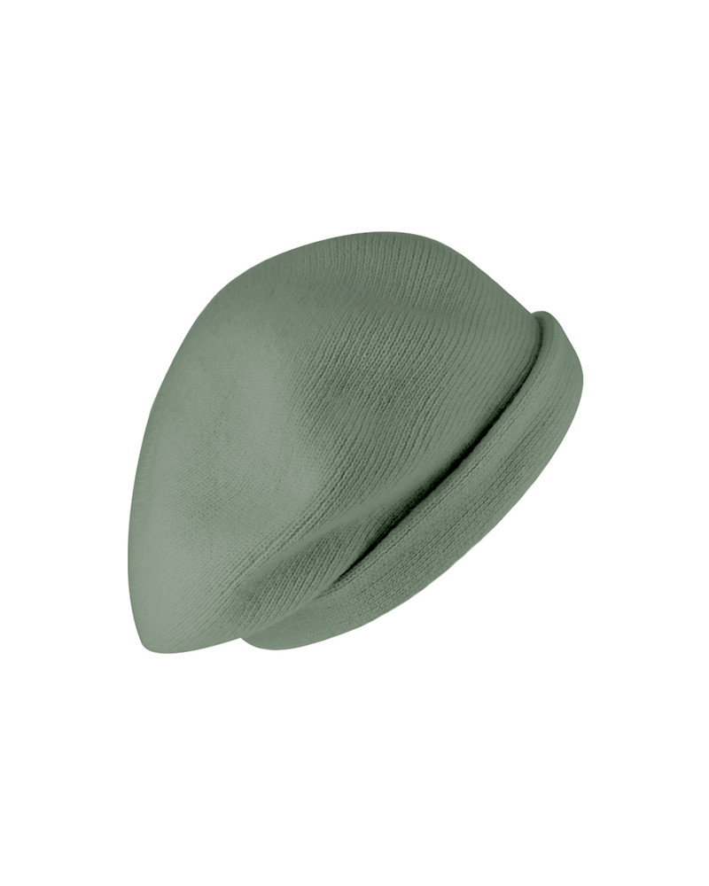 Béret tricoté type Basque en laine coloris vert clair – Chic et confortable pour l’hiver