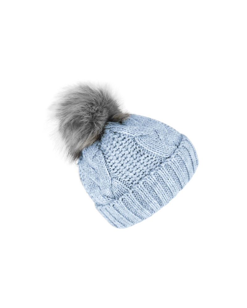 Bonnet tricot bleu ciel à torsades avec pompon fourrure synthétique