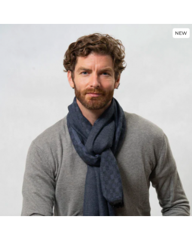 Écharpe homme motif Damier Soft Touch – douceur et élégance Écharpe homme motif Damier Soft Touch – douceur et élégance