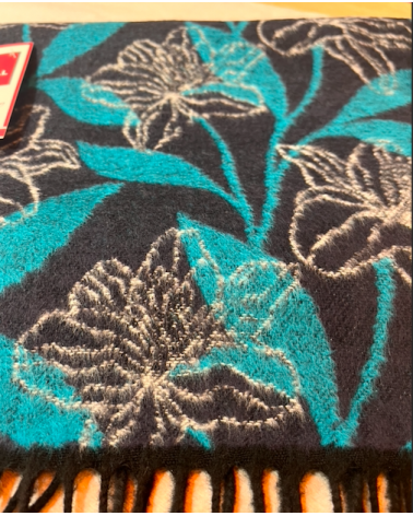Écharpe Labonal à motifs floraux coloris marine turquoise – Fabrication française 100% acrylique