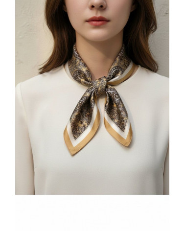 Carré 70x70 toucher soie imprimé fantaisie léopard camel - Chapo & Co