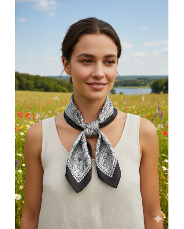 Foulard carré 70x70 en soie imprimé fantaisie coloris noir - Chapo & Co
