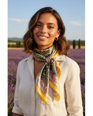 Foulard carré 70x70 en soie imprimé fantaisie coloris jaune - Chapo & Co