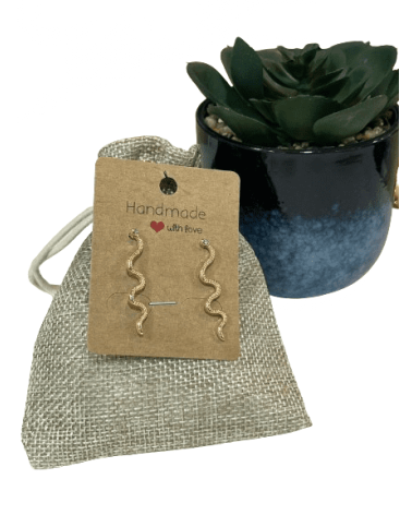 Boucles d'oreilles pendantes motif serpent coloris doré - Chapo & Co