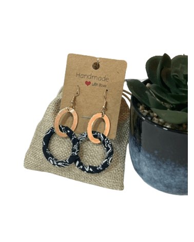 Boucles d'oreilles forme créole coloris noir et blanc - Chapo & Co