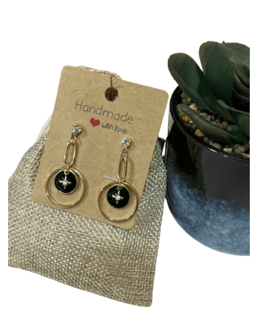 Boucles d'oreilles pendantes avec croix noire - Chapo & Co
